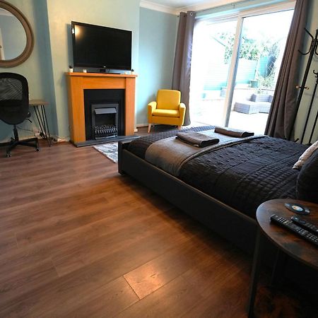 Detached Homestay - Super, King & Double Rooms - Leyland, Preston, Chorley, Lancashire ภายนอก รูปภาพ