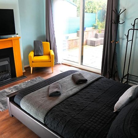Detached Homestay - Super, King & Double Rooms - Leyland, Preston, Chorley, Lancashire ภายนอก รูปภาพ