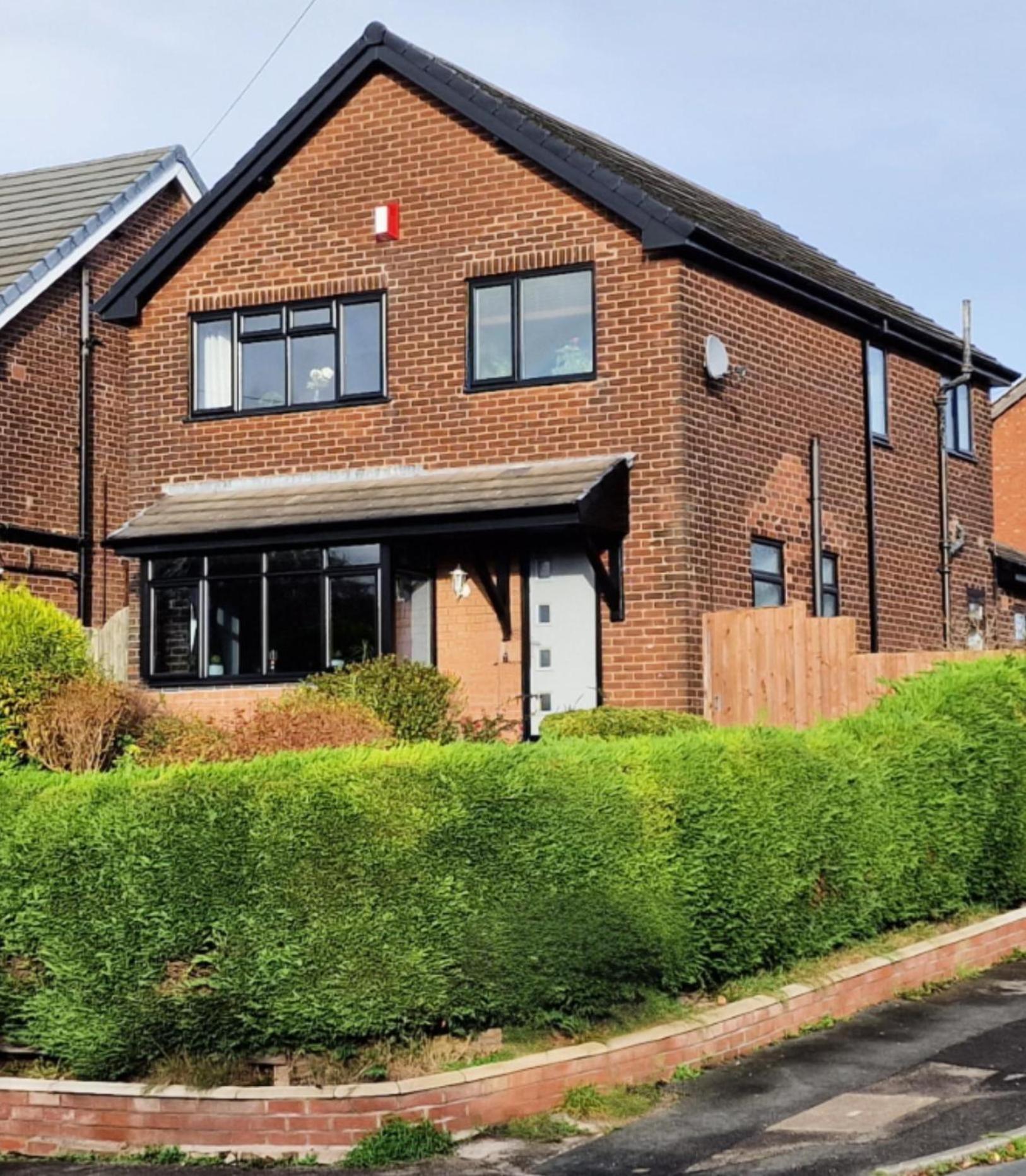 Detached Homestay - Super, King & Double Rooms - Leyland, Preston, Chorley, Lancashire ภายนอก รูปภาพ