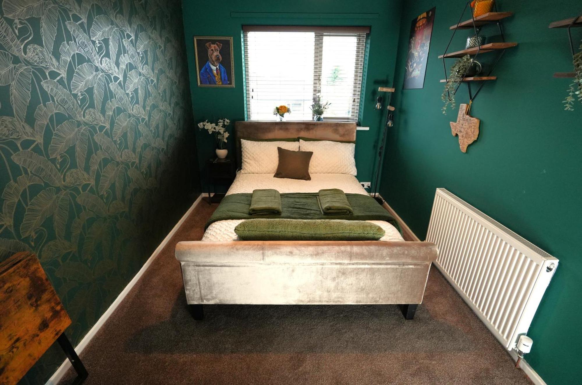 Detached Homestay - Super, King & Double Rooms - Leyland, Preston, Chorley, Lancashire ภายนอก รูปภาพ
