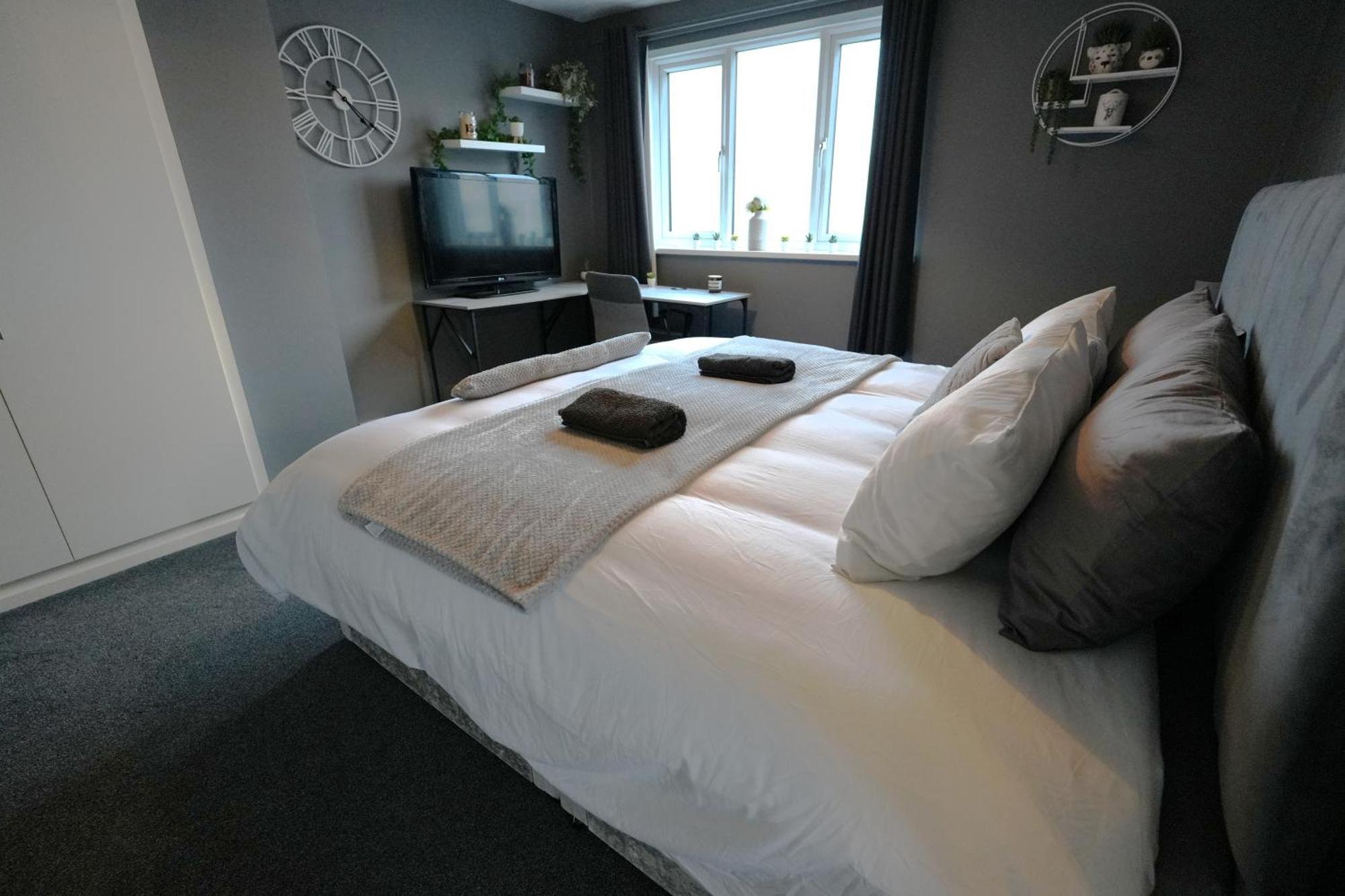 Detached Homestay - Super, King & Double Rooms - Leyland, Preston, Chorley, Lancashire ภายนอก รูปภาพ