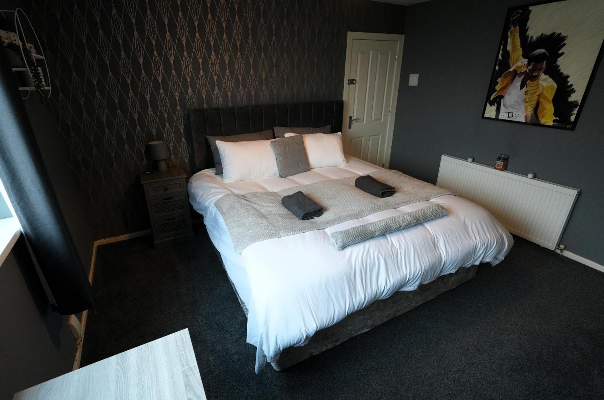 Detached Homestay - Super, King & Double Rooms - Leyland, Preston, Chorley, Lancashire ภายนอก รูปภาพ