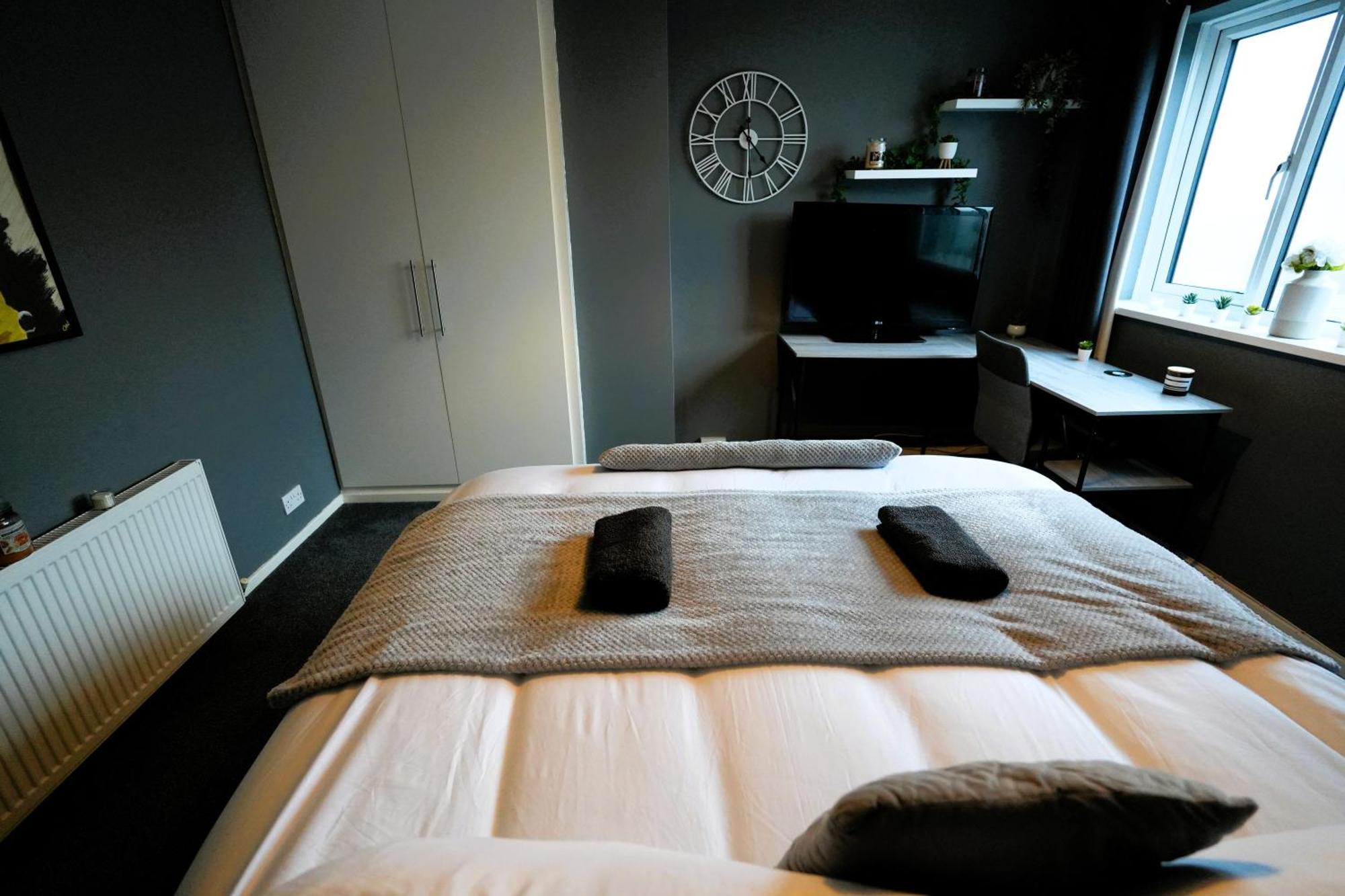 Detached Homestay - Super, King & Double Rooms - Leyland, Preston, Chorley, Lancashire ภายนอก รูปภาพ