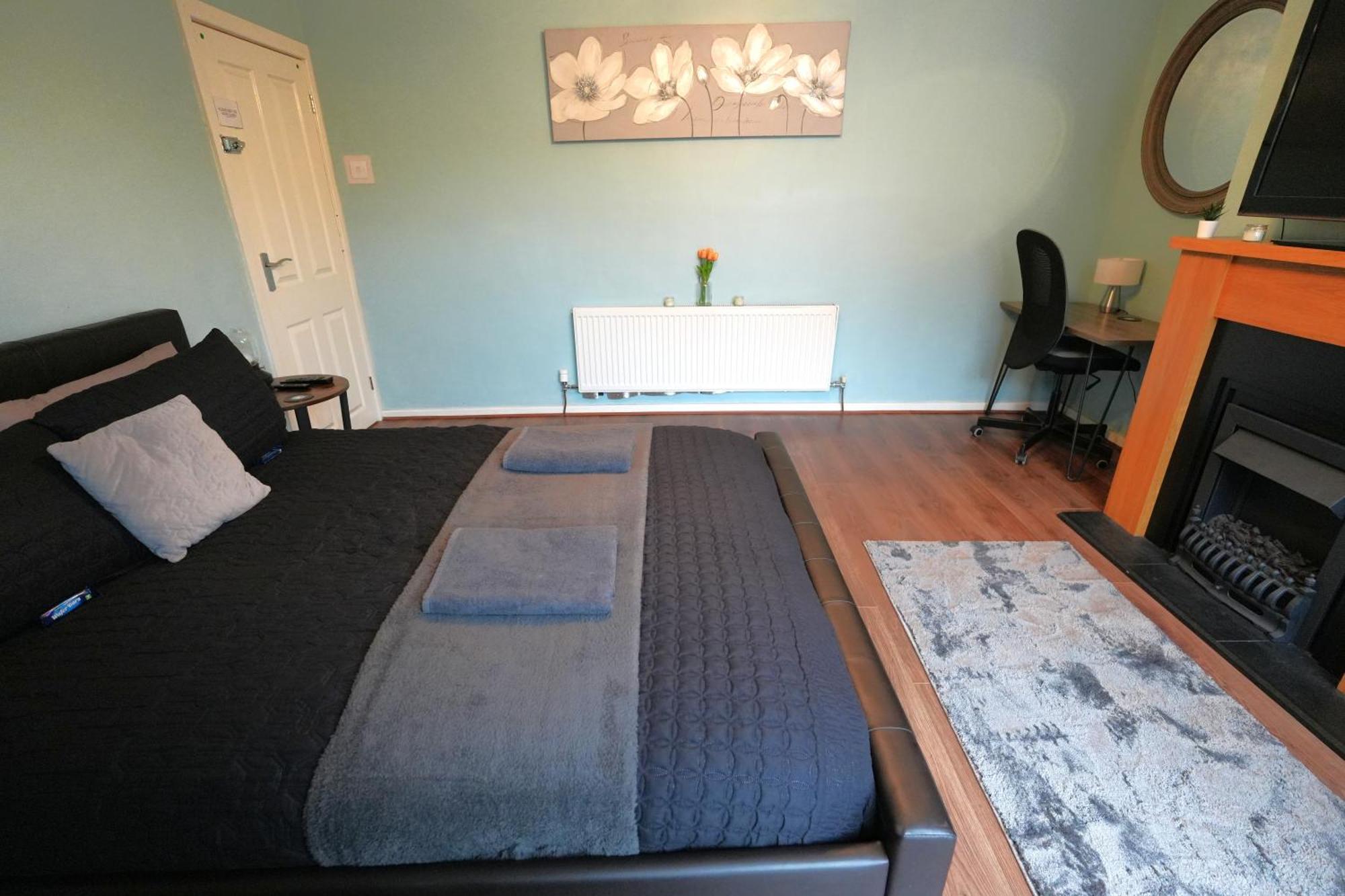 Detached Homestay - Super, King & Double Rooms - Leyland, Preston, Chorley, Lancashire ภายนอก รูปภาพ
