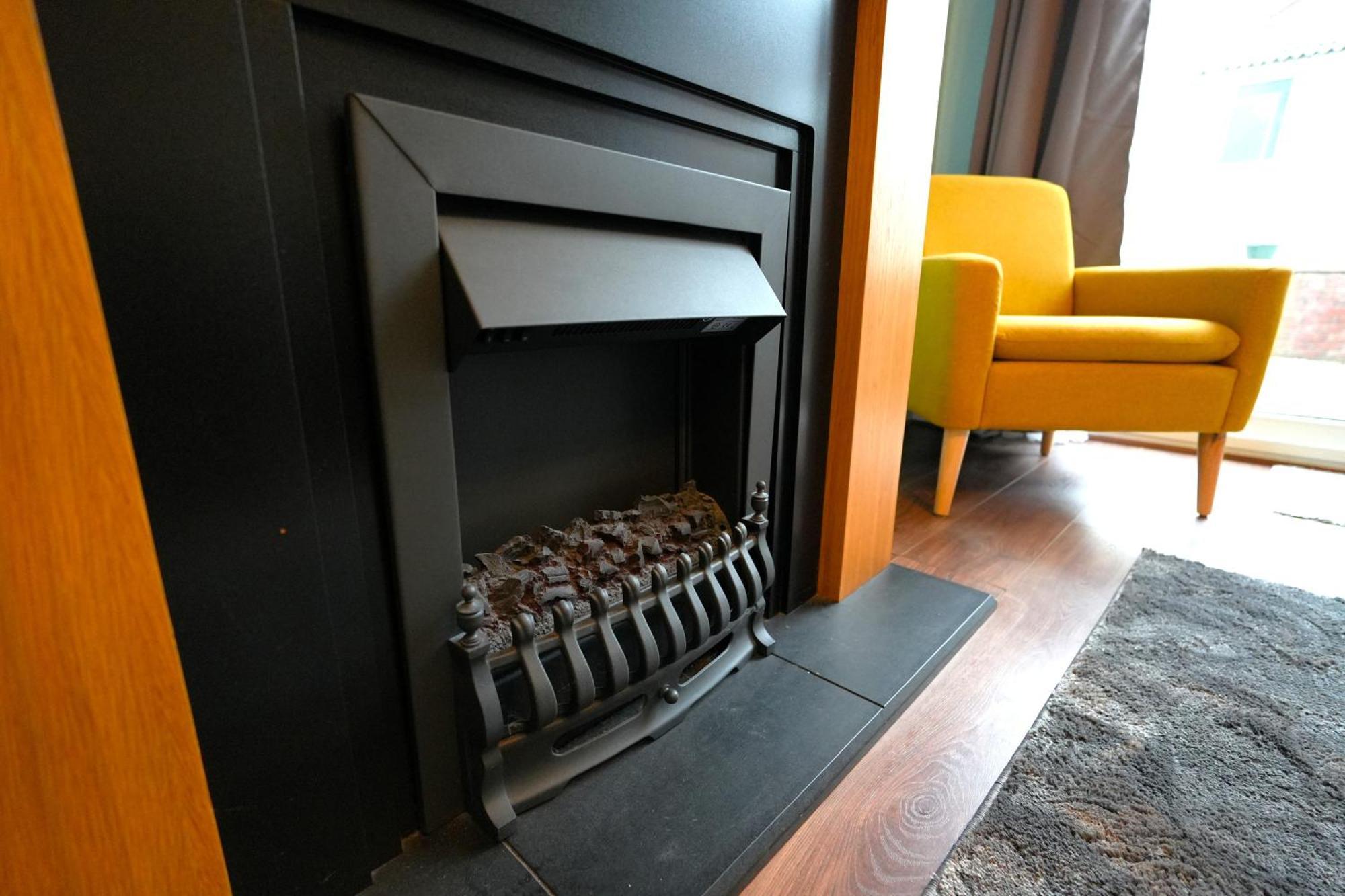 Detached Homestay - Super, King & Double Rooms - Leyland, Preston, Chorley, Lancashire ภายนอก รูปภาพ
