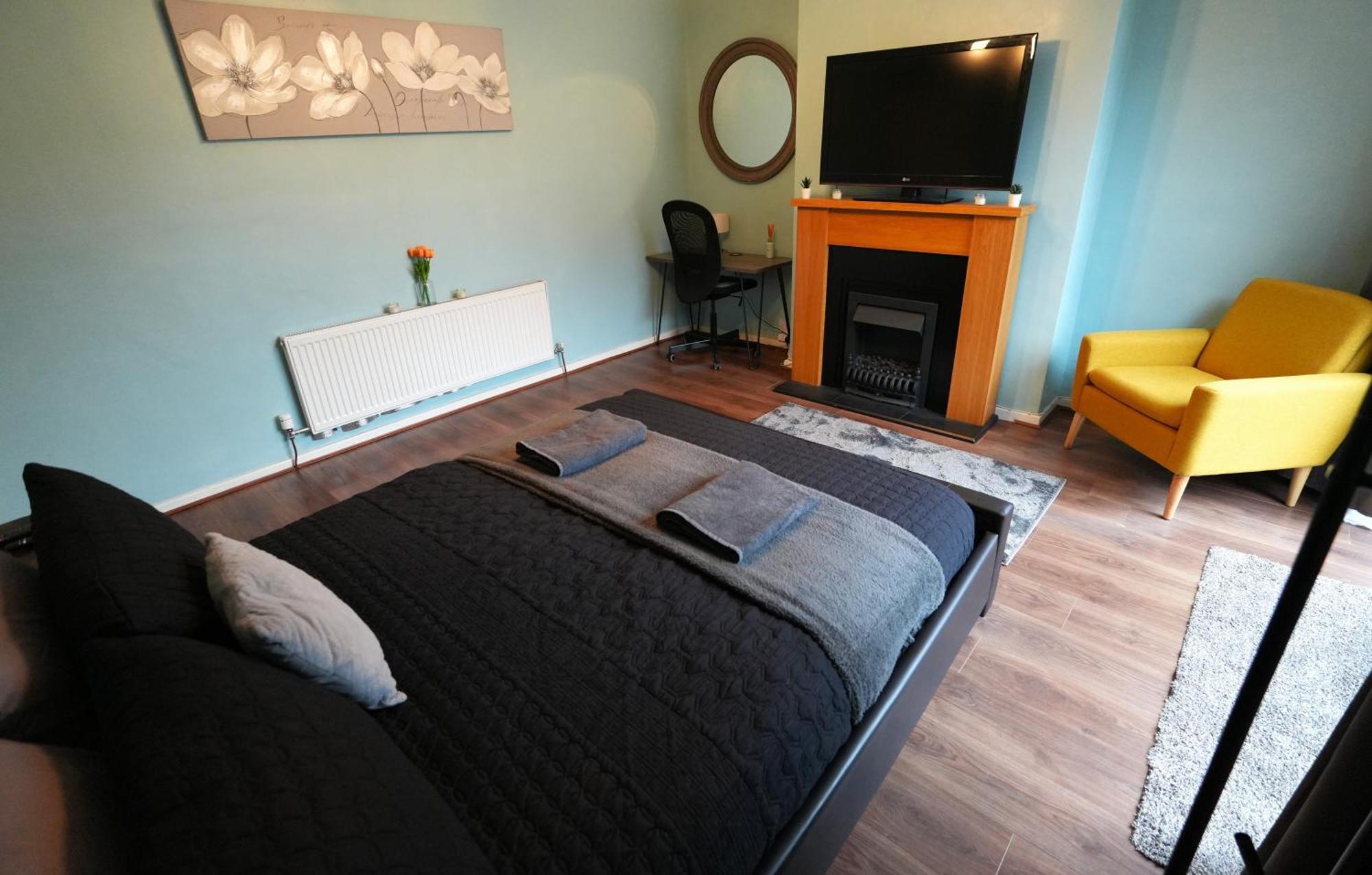 Detached Homestay - Super, King & Double Rooms - Leyland, Preston, Chorley, Lancashire ภายนอก รูปภาพ
