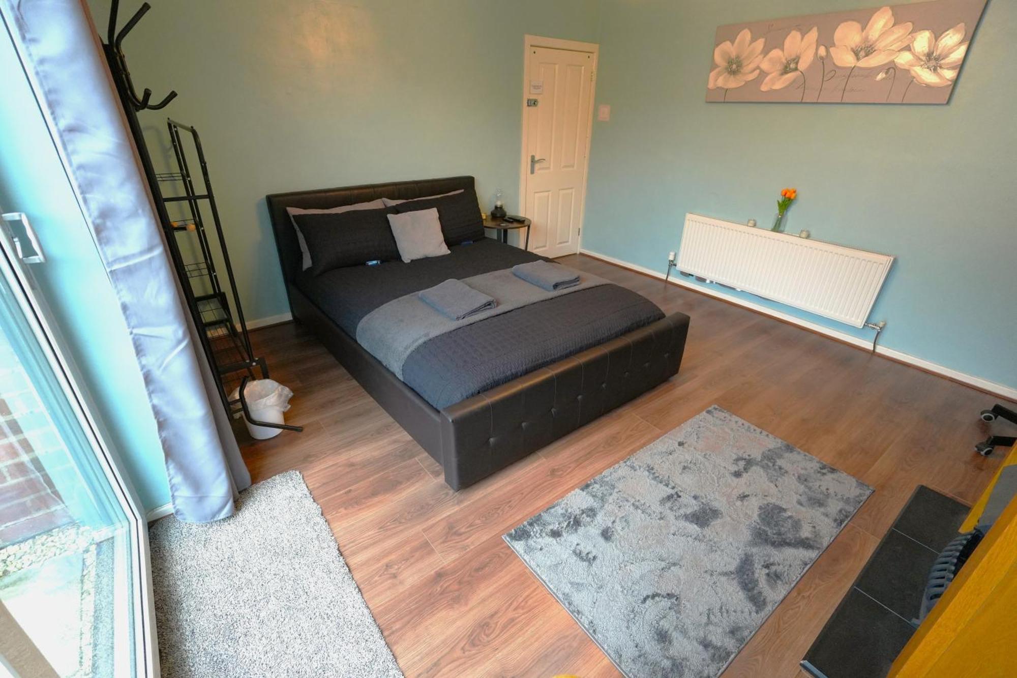 Detached Homestay - Super, King & Double Rooms - Leyland, Preston, Chorley, Lancashire ภายนอก รูปภาพ