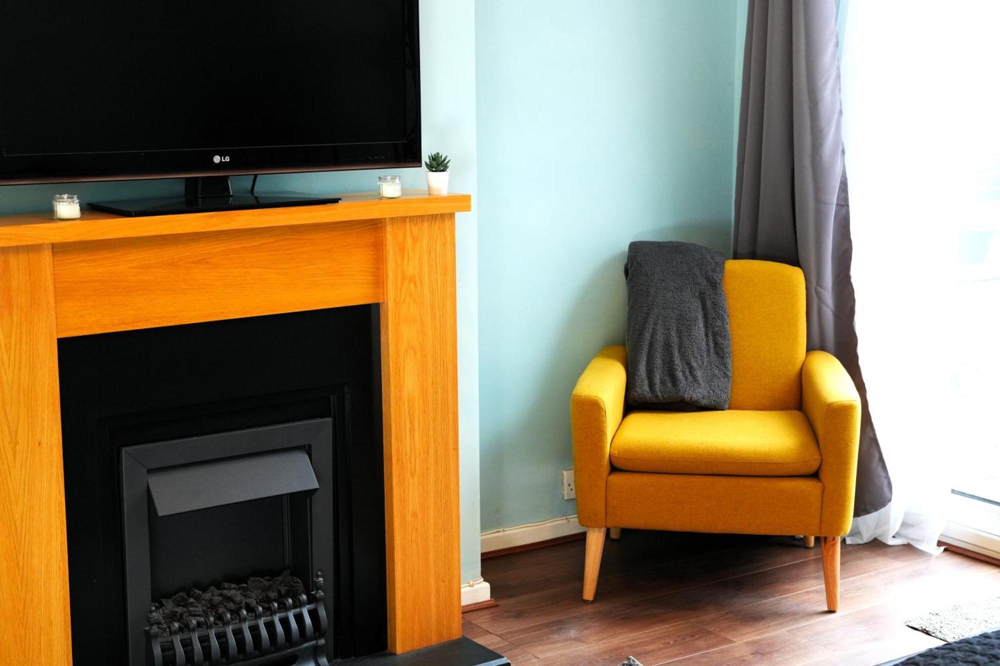 Detached Homestay - Super, King & Double Rooms - Leyland, Preston, Chorley, Lancashire ภายนอก รูปภาพ