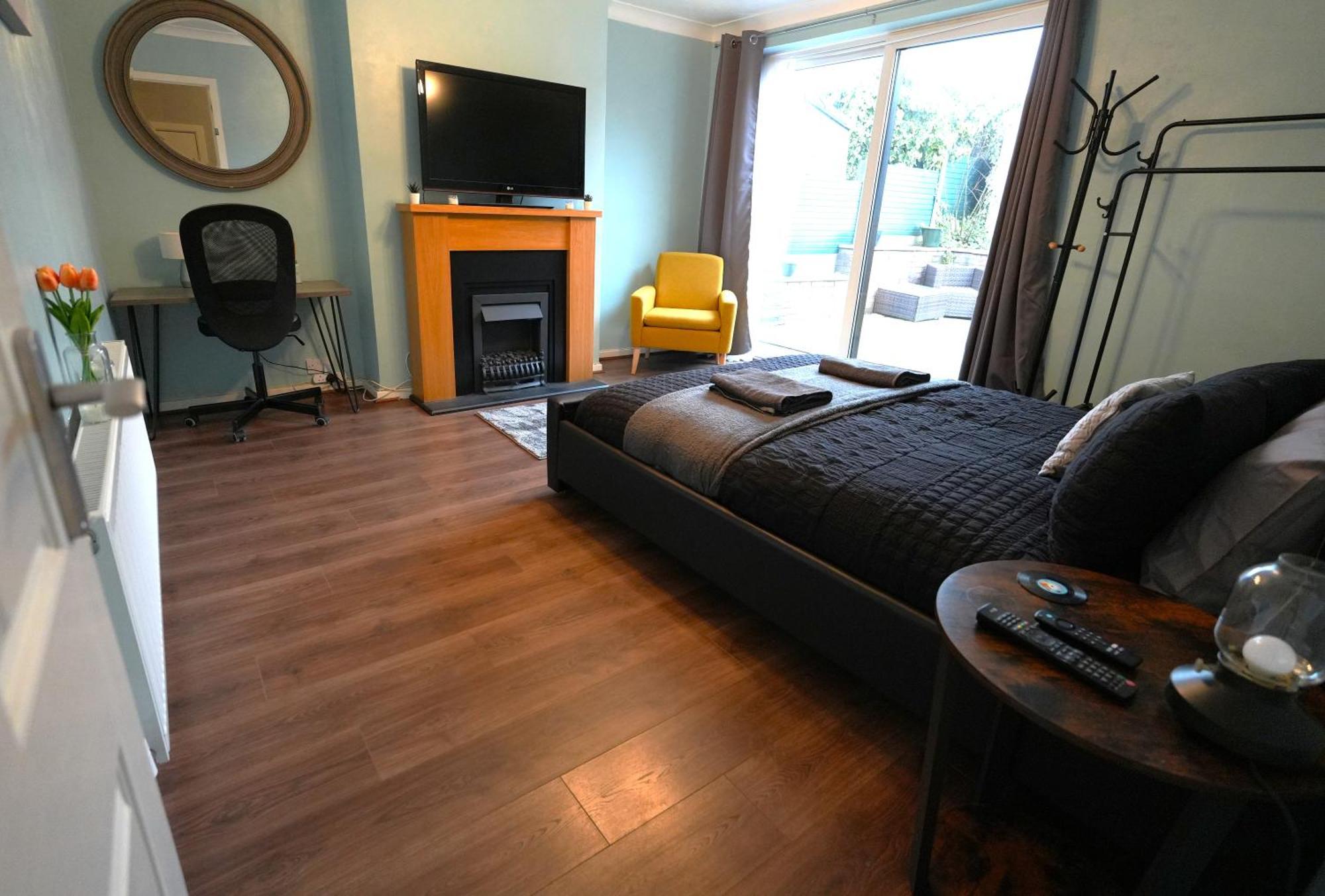 Detached Homestay - Super, King & Double Rooms - Leyland, Preston, Chorley, Lancashire ภายนอก รูปภาพ