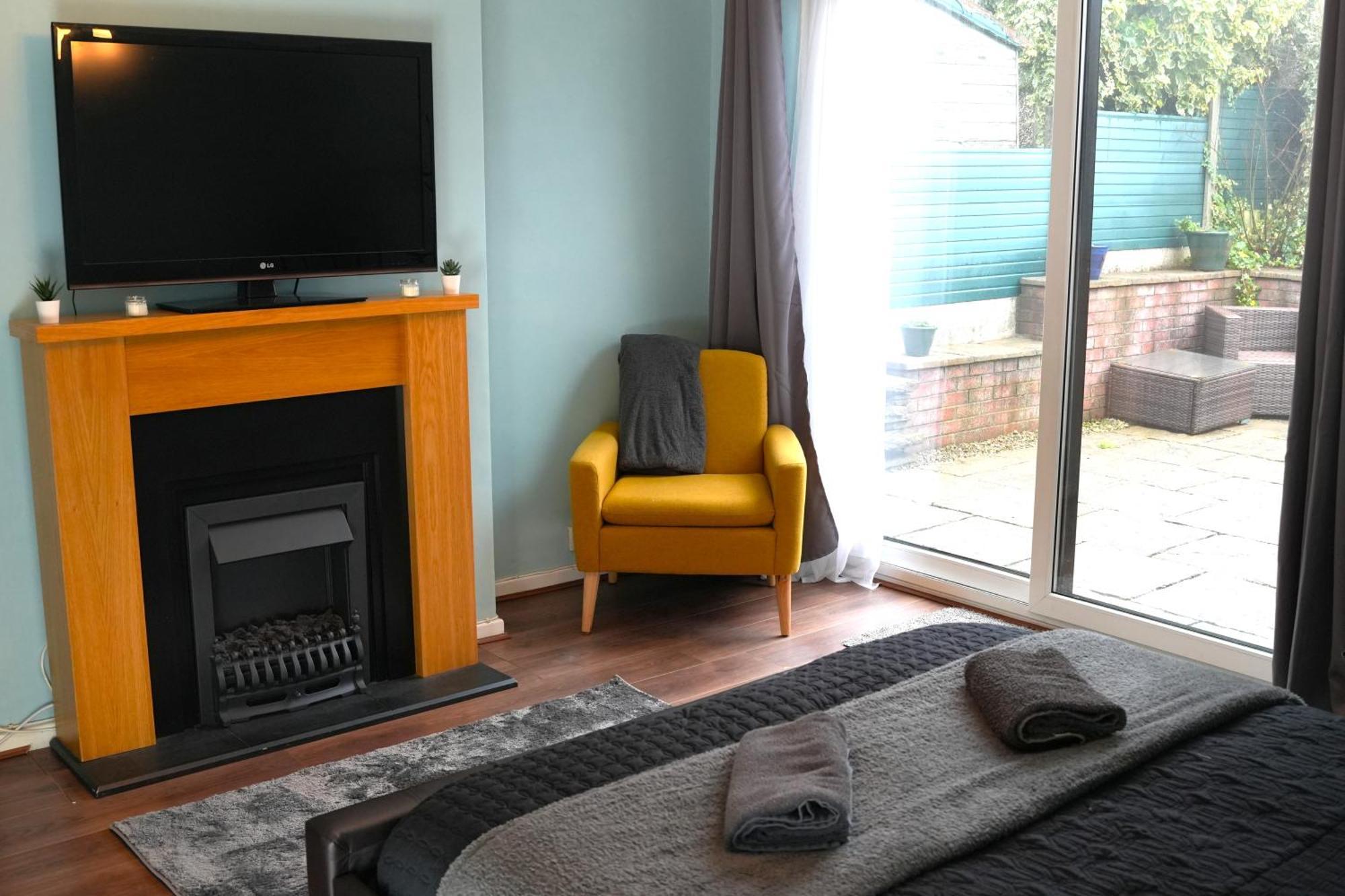 Detached Homestay - Super, King & Double Rooms - Leyland, Preston, Chorley, Lancashire ภายนอก รูปภาพ